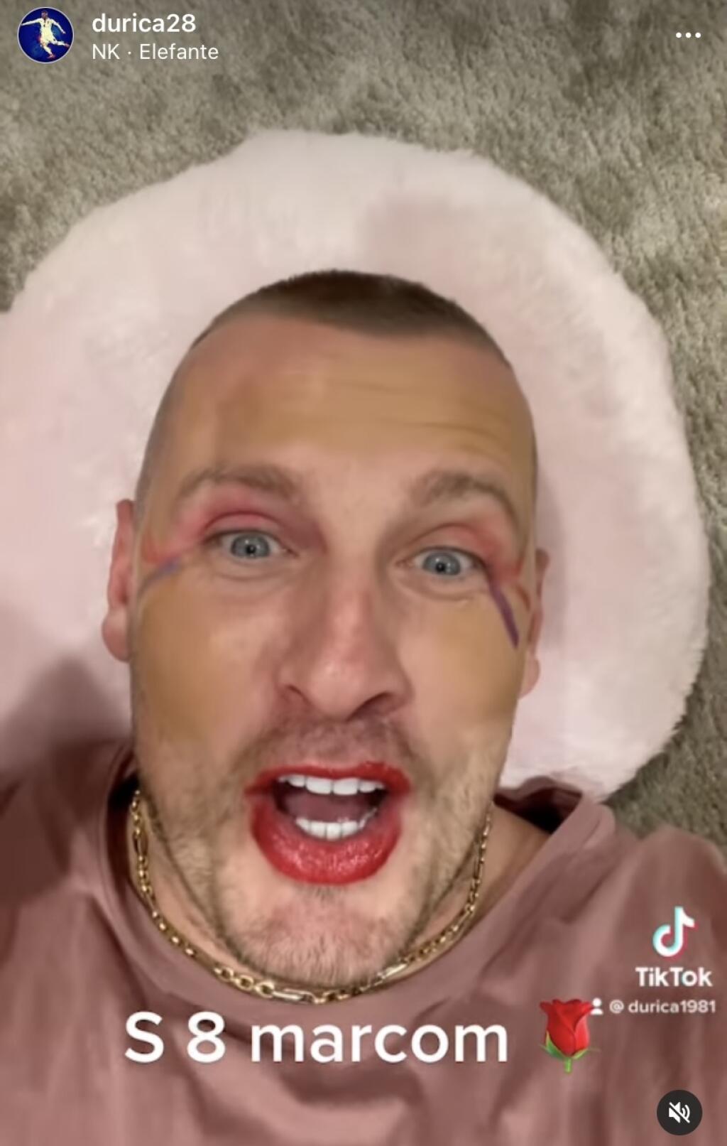 Bývalý futbalista Ján Ďurica sa na MDŽ poriadne vybláznil s dcérou Ninkou a nechal sa namaľovať.