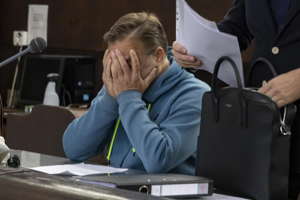 Dušan Dědeček, ktorých spôsobil dopravnou nehodou na Zochovej ulici v Bratislave smrť 5 ľudí sa opätovne postavil pred sú, ktorý rozhoduje o jeho vzatí do väzby.