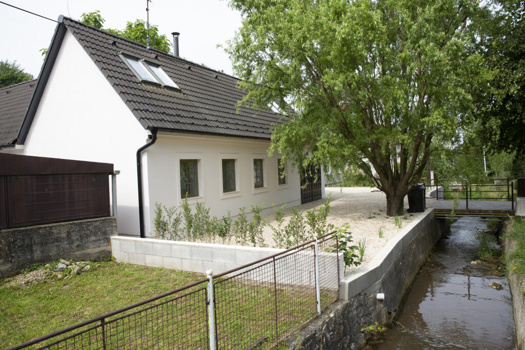 Minulý rok v júni vystriedala radosť bývalej tenistky s čerstvo narodeného synčeka Jakuba správa o tom, že zlodeji si podali jej chalupu v obci Plavecké Podhradie.