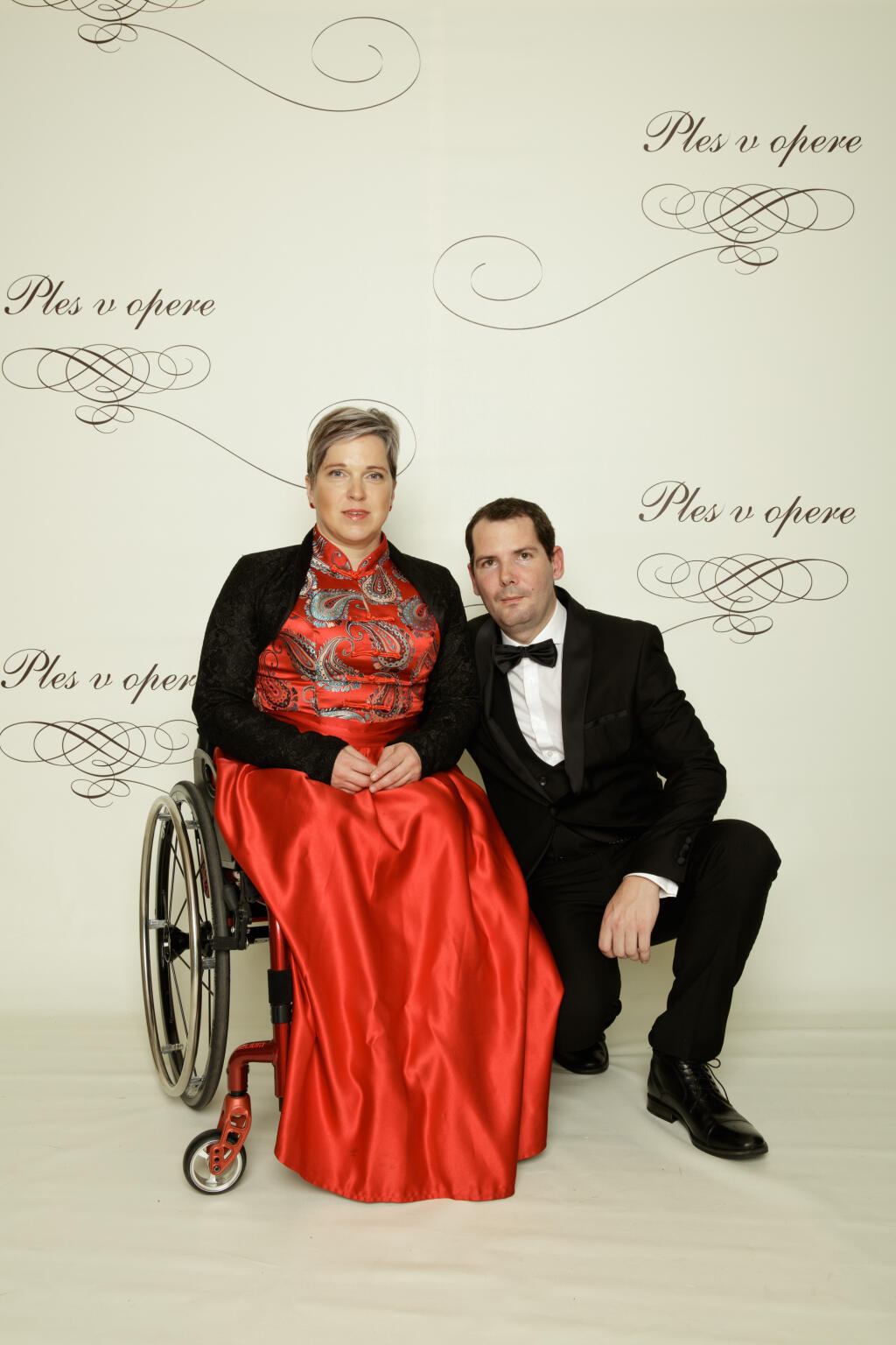 Veronika Vadovičová, trojnásobná paralympijská víťazka v streľbe, majsterka sveta, nositeľka vyše 70 ocenení s partnerom Milanom Goleňom, trénerom.