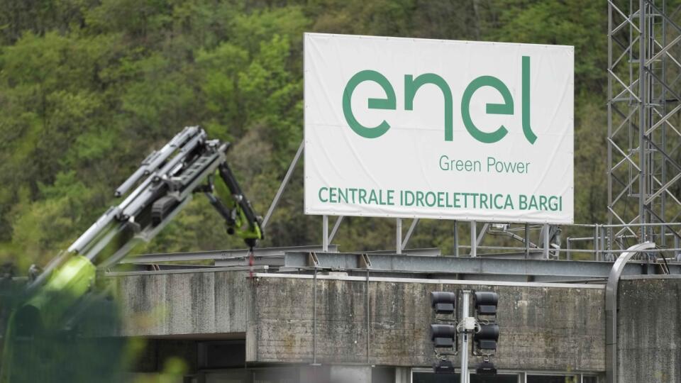 KK33 Bologna - Na snímke vodná elektráreň na priehrade Suviana vzdialenej približne 70 kilometrov od talianskeho mesta Bologna, v stredu 10. apríla 2024. Traja ľudia zomreli a šiesti sú nezvestní po výbuchu a následnom požiari vo vodnej elektrárni v horskej oblasti neďaleko severotalianskeho mesta Bologna. Elektráreň prevádzkuje spoločnosť Enel Green Power, ktorá potvrdila, že v jej elektrárni prišlo k nehode. FOTO TASR/AP
A view of the Enel Green Power hydroelectric plant at the Suviana Dam, so