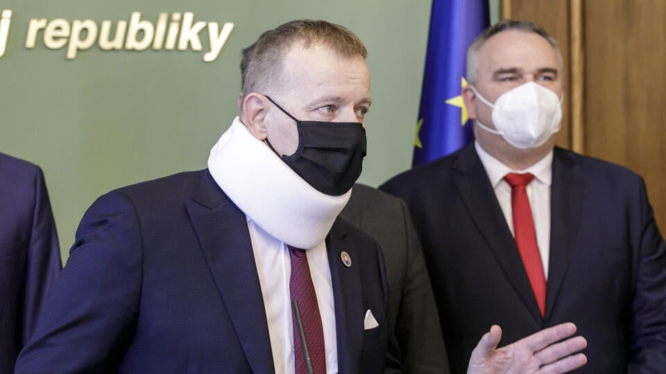 Na snímke zľava predseda NR SR Boris Kollár a minister práce, sociálnych vecí a rodiny SR Milan Krajniak (obaja Sme rodina) počas mimoriadneho vyhlásenia k aktuálnej situácii v koalícii v Bratislave 3. marca 2021. FOTO TASR - Dano Veselský