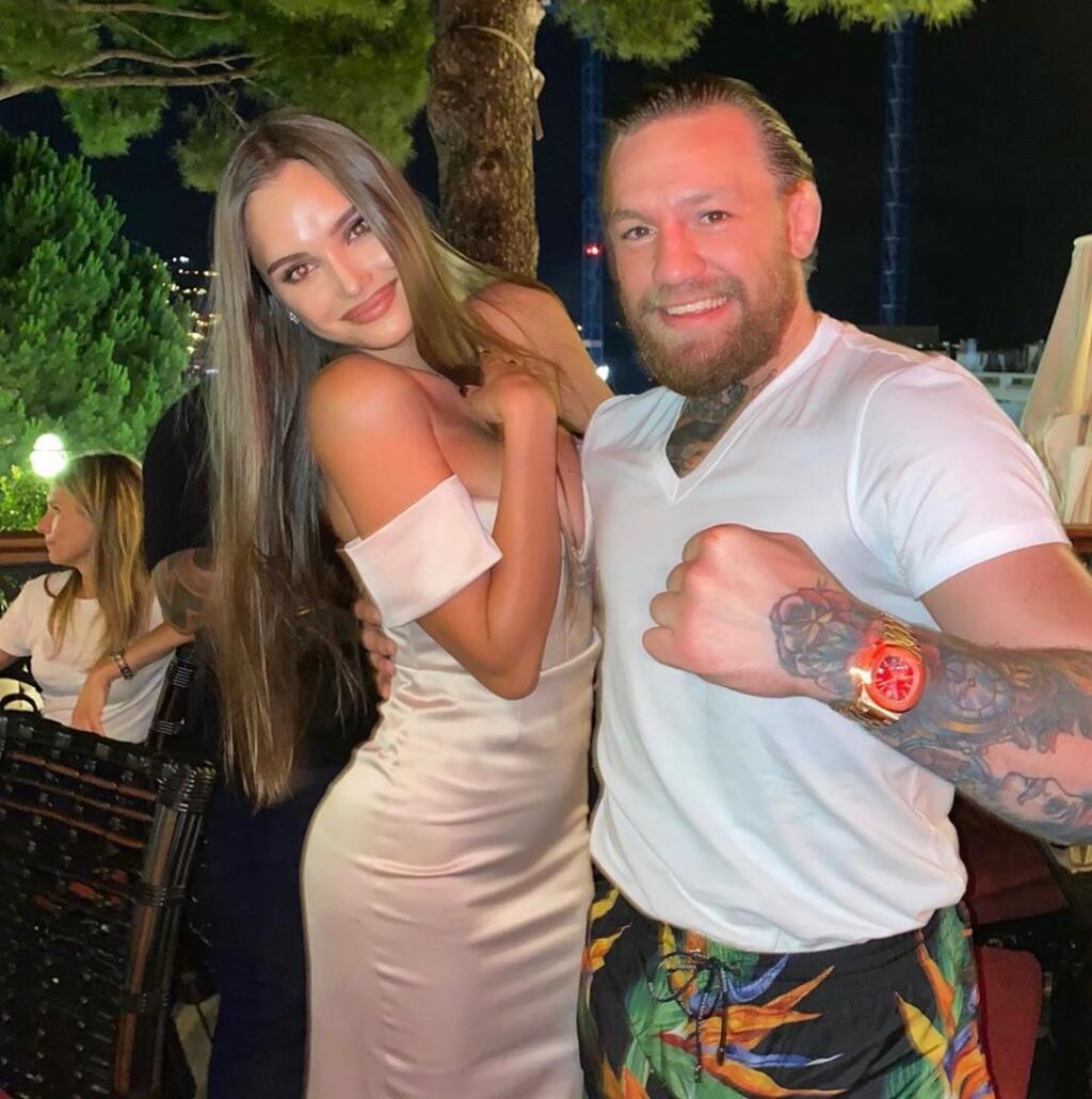 Sevastanyovová sa v objatí s Mcgregorom necítila nepohodlne.