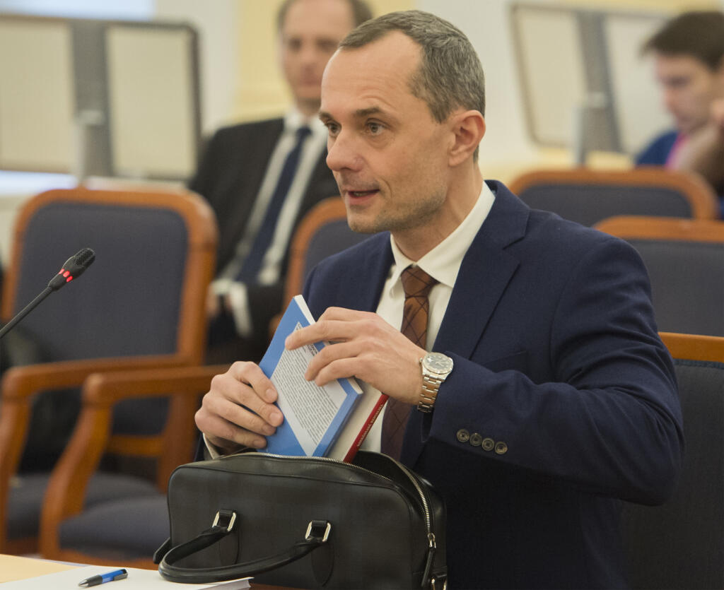 Na snímke kandidát na post ústavného sudcu SR Radoslav Procházka počas vypočutia Ústavnoprávnym výborom Národnej rady SR v Bratislave v piatok 25. januára 2019. FOTO TASR - Martin Baumann