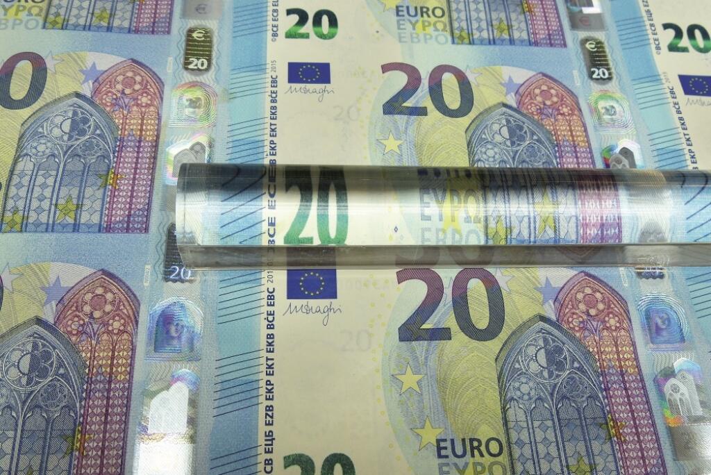 Nové bankovky v hodnote 20 eur sa dostanú do obehu 25. novembra 2015