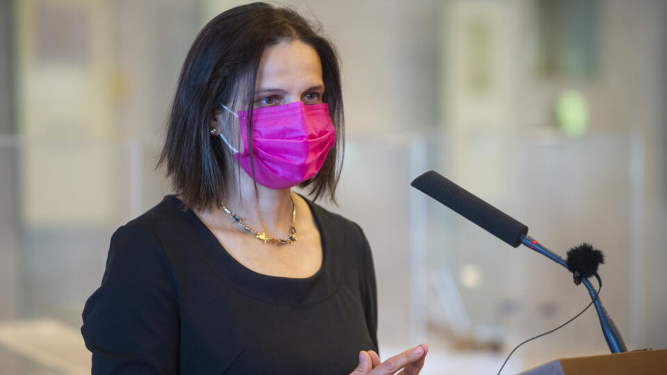 Na snímke ministerka spravodlivosti SR Mária Kolíková (Za ľudí) počas tlačovej konferencie k rokovaniu parlamentu o návrhu zákona, ktorým sa mení trvanie kolúznej väzby 26. mája 2021 v Bratislave. FOTO TASR - Jakub Kotian