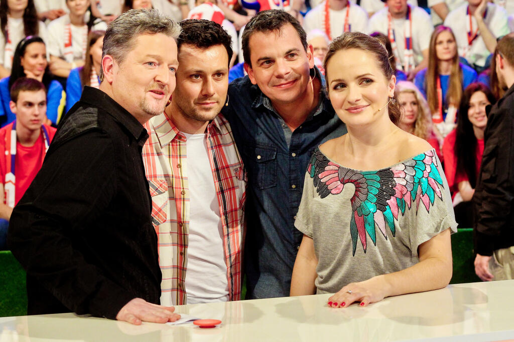 Na snimke zlava Peter Sklar, Robo Jakab, Dano Dangl a Zuzana Sebova pocasc natacania siedmeho dielu show Milujeme Slovensko z dielne verejnopravnej RTVS.