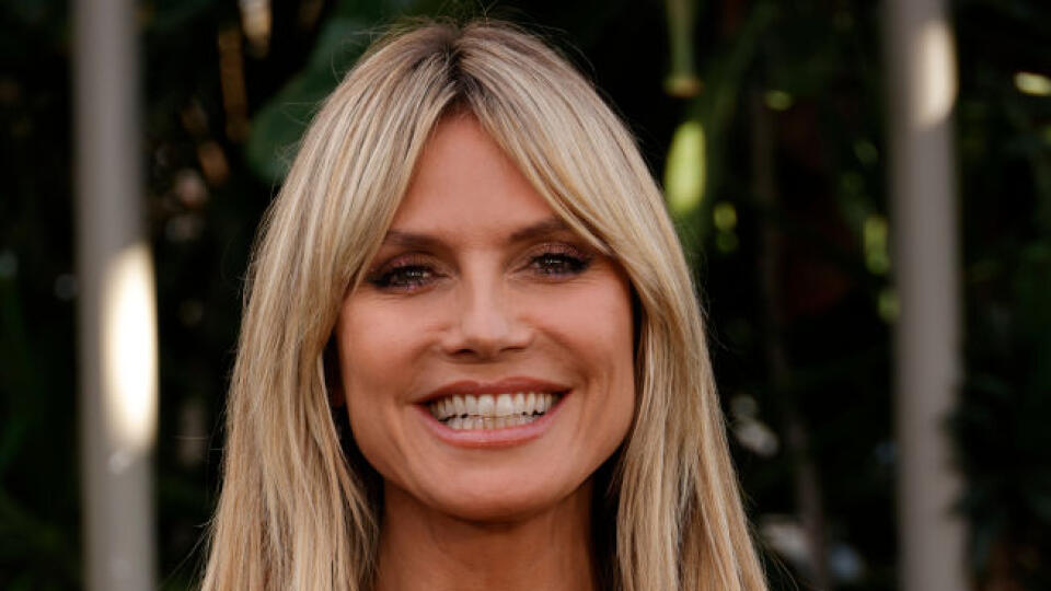 Heidi Klum predviedla nebezpečne hlboký výstrih.