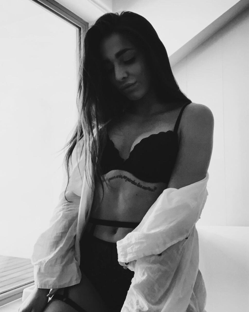 Sexi Sophia Kořinková sa nebojí ani odvážnejších záberov.