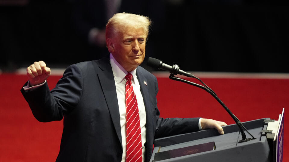 WA 12 Washington - Novozvolený americký prezident Donald Trump vystupuje pred davom na zhromaždení vo Washingtone deň pred svojou inauguráciou do úradu amerického prezidenta v nedeľu 19. januára 2025. FOTO TASR/AP
President-elect Donald Trump speaks at a rally ahead of the 60th Presidential Inauguration, Sunday, Jan. 19, 2025, in Washington. (AP Photo/Alex Brandon)