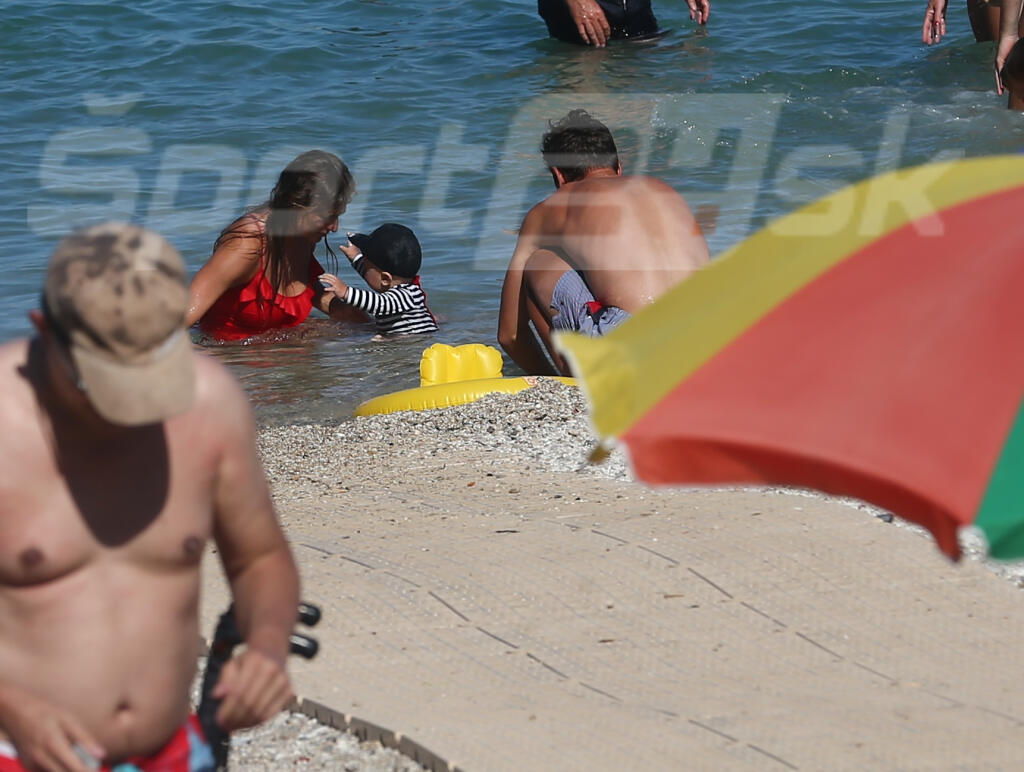 Pár týždňov po rozchode nachytal jeden z čitateľov Saganovcov v Monaku na spoločnom kúpaní. Fanúšikovia sa už vtedy pýtali, či nezažehnali rozchod a nedali sa opäť dokopy.