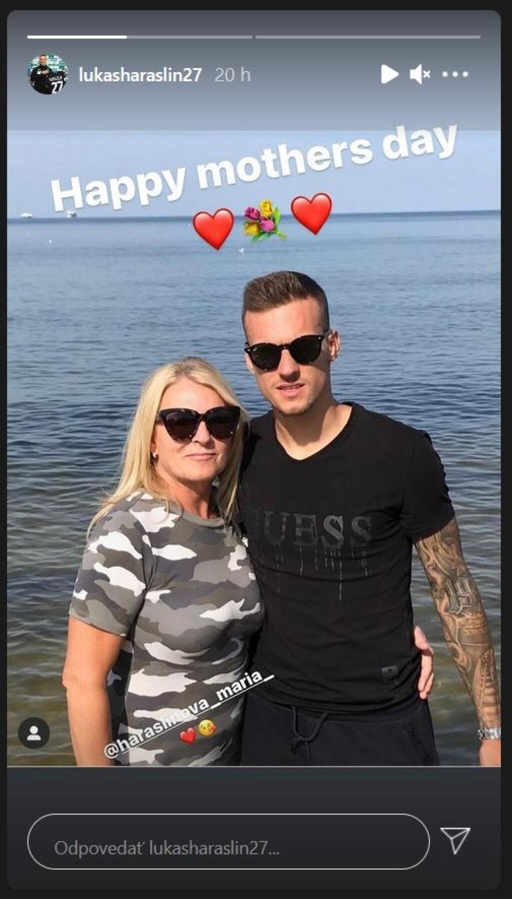 Futbalista Sassuola Lukáš Haraslín s mamou.