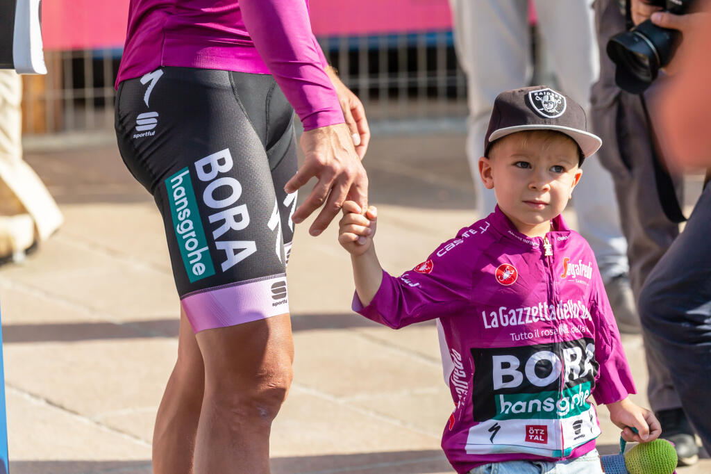 Na snímke je zákulisie slávnostnej ceremónie odovzdávania cien pre víťazov 104. ročníka Giro Italia 2021.
