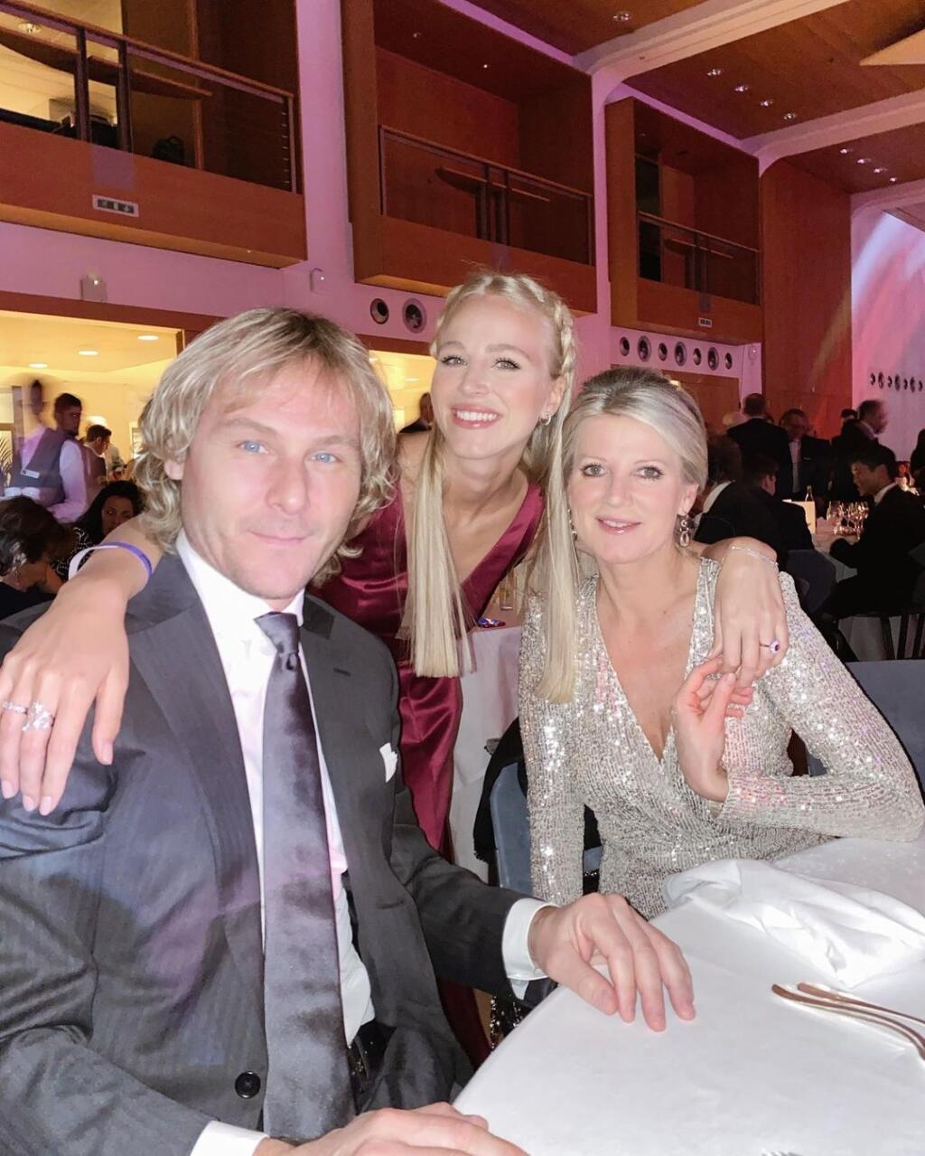 Pavel Nedvěd má s manželkou dve deti. Jedným z nich je dnes už 24-ročná Ivana, ktorá vyrástla naozaj do krásy.