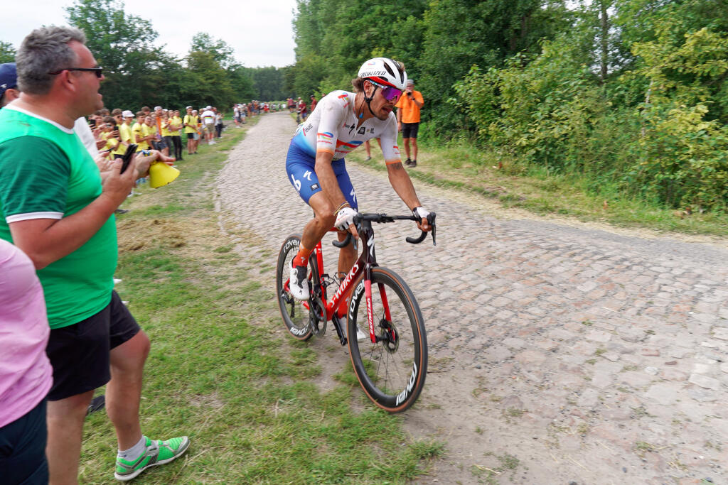 Daniel Oss na Tour de France skončil. Osudnou sa mu stala zrážka s fanúšikom.