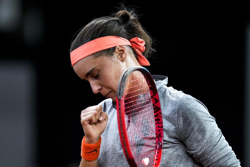 Ukrajinská tenistka Anhelina Kalininová po pondelkovom triumfe v prvom kole Wimbledonu vyjadrila obavy o bezpečnosť svojich blízkych v rodnej krajine.