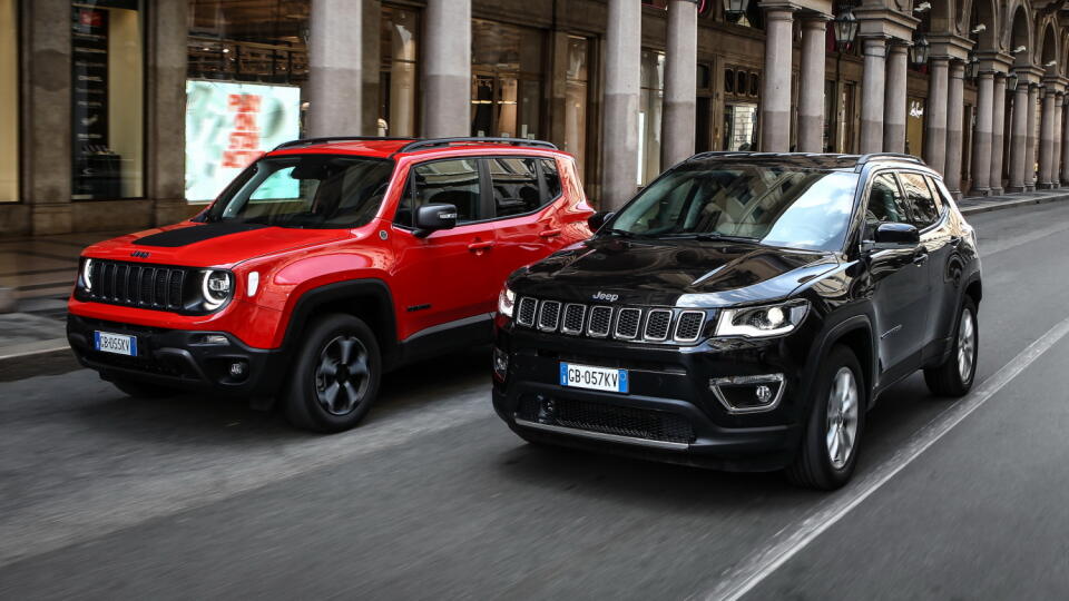 Jeep Renegade 4xe a Compass 4xe.