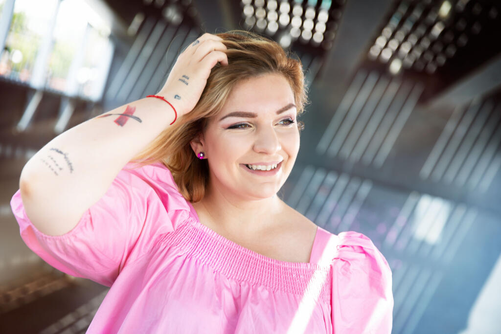 Simona nemá problém hovoriť o ťažkom detstve, aj to z nej možno urobilo úspešnú komičku. Lebo humor jej vždy pomáhal