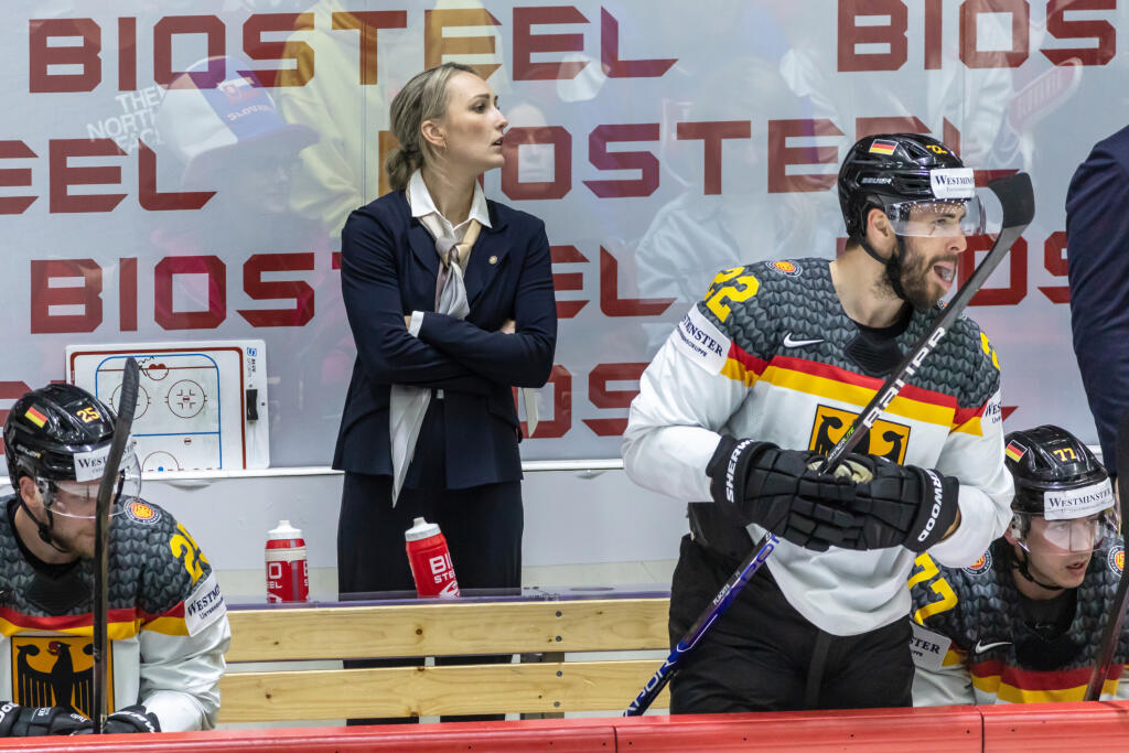 Jessica Campbellová je asistentkou trénera nemeckej reprezentácie. Bývalá hokejistka však po otázke od redaktorky RTVS zažila šok a pobúrenie.