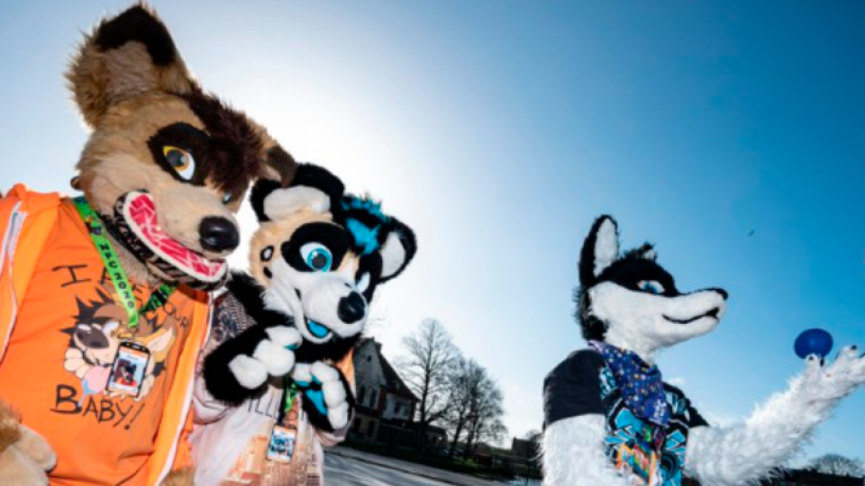 Príklad ľudí známych ako chlpáči (z anglického slova furries).