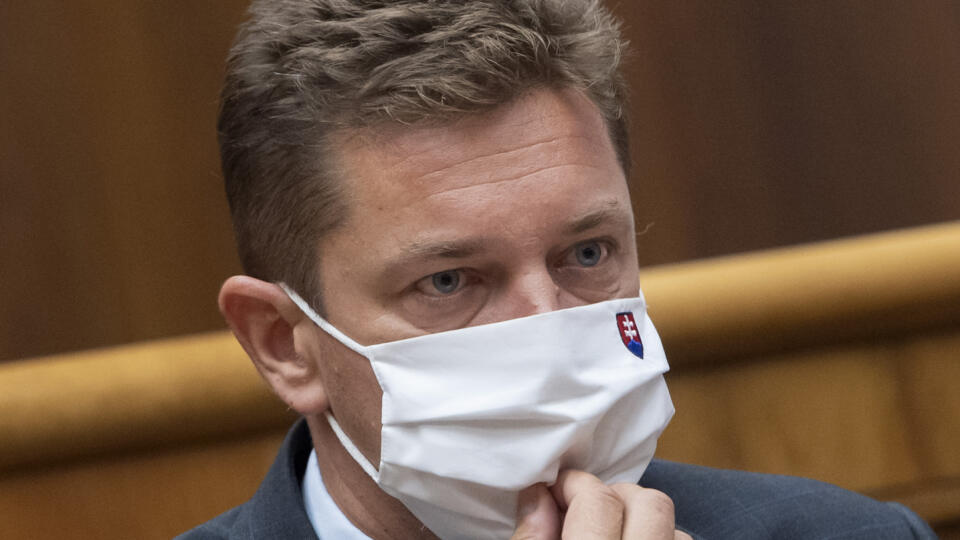 Na snímke minister dopravy a výstavby SR Andrej Doležal (nominant Sme rodina) počas mimoriadnej schôdze NR SR k nárastu cien energií v stredu 29. septembra 2021 v Bratislave. FOTO TASR - Martin Baumann