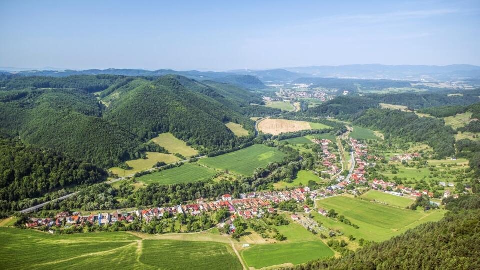 Horehronská obec Lučatín sa nachádza v krásnom prírodnom prostredí.