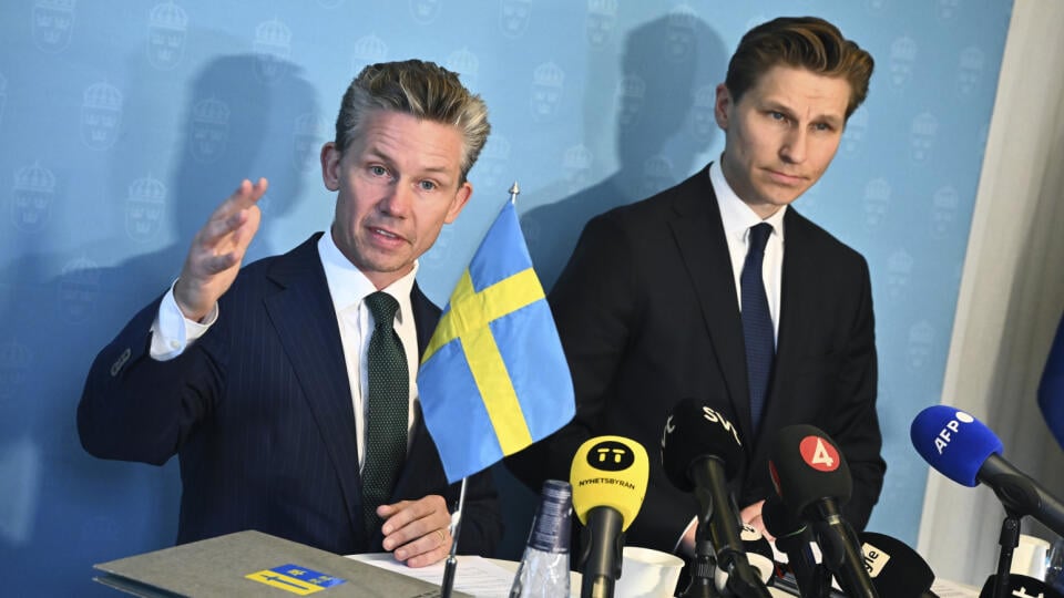 WA 21 Štokholm - Fínsky minister obrany Antti Häkkänen (vpravo) a jeho švédsky náprotivok Pal Jonson počas tlačovej konferencie v Štokholme v pondelok 16. septembra 2024. FOTO TASR/AP
Sweden's Defence Minister Pal Jonson, left and his Finnish counterpart Antti Hakkanen speak during a news conference in Stockholm, Sweden, Monday, Sept 16, 2024. (Claudio Bresciani/TT News Agency via AP)