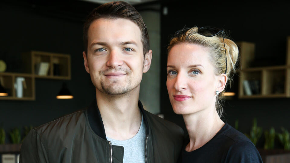 Adela Vinczeová a Viktor Vincze pri rozhovore pre denník Plus JEDEN DEŇ v Bratislave.