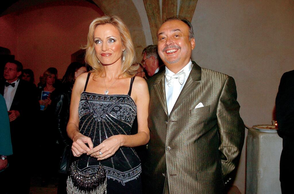 Kateřina Brožová, herečka, Peter Kovarčík, podnikateľ
foto : Michaela Feuereislová
uverejnené Šarm 33/2006
pôvodný súbor:brozova kovarcik2.eps