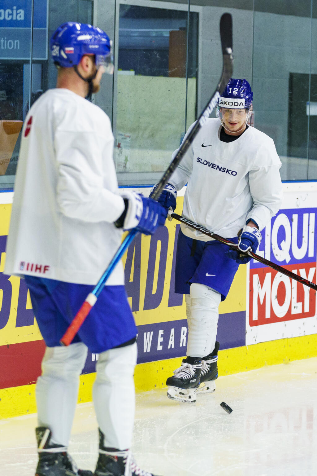 Slovenská hokejová reprezentácia absolvovala ranné rozkorčulovanie pred zápasom A skupiny hokejových Majstrovstiev sveta IIHF 2019 proti Veľkej Británií. Na snímke Dávid Bondra.
