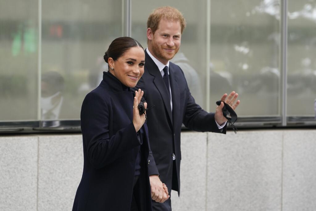 KK34 New York - Britský princ Harry a jeho manželka Meghan Markleová na mieste Národného pamätníka a múzea 11. septembra 2001, 23. septembra 2021 v New Yorku. FOTO TASR/AP
Prince Harry The Duke of Sussex and Meghan Markle The Duchess of Sussex visit the National September 11 Memorial & Museum in New York, Thursday, Sept. 23, 2021. (AP Photo/Seth Wenig)