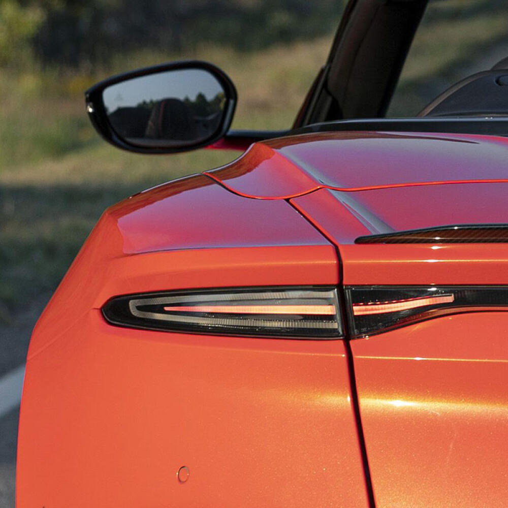 Aston Martin DBS Superleggera Volante.