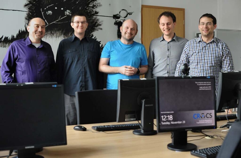Tím výskumníkov Masarykovej univerzity v Brne, ktorí odhalili zraniteľnosť eID