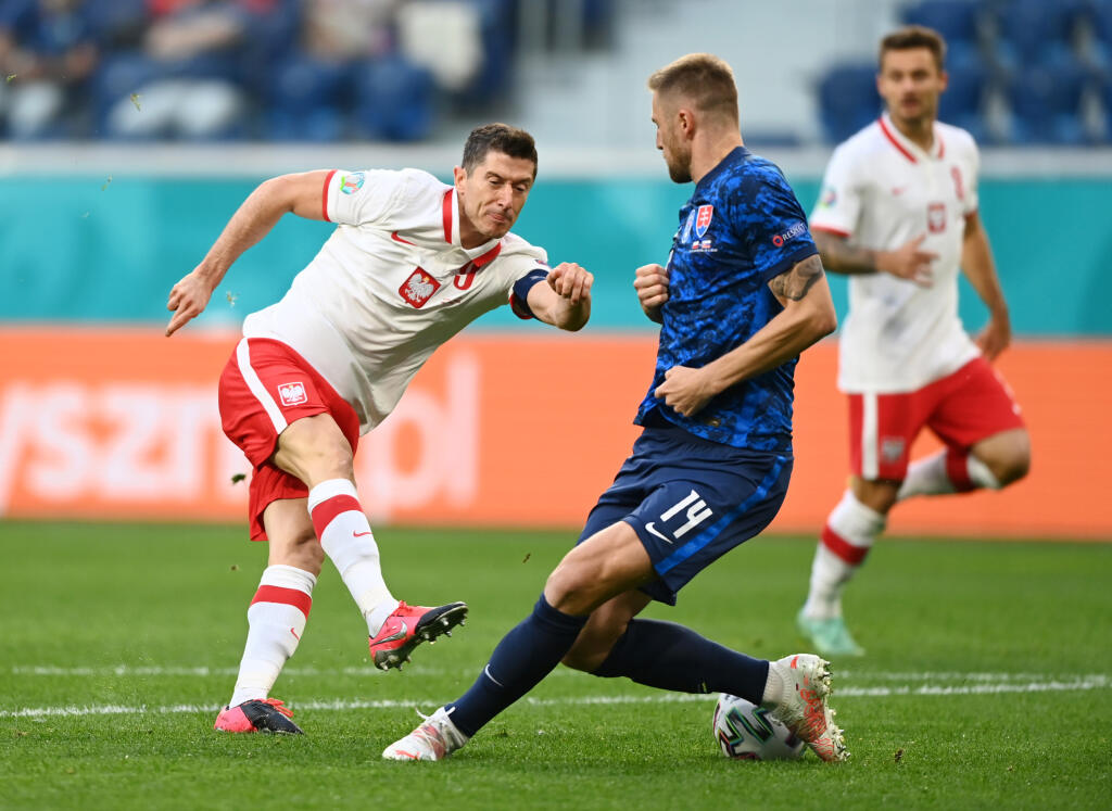 MILAN ŠKRINIAR. Kocianovo hodnotenie: Veľmi dobrý výkon, spolu s ostatnými hráčmi z defenzívy ustrážil najlepšieho futbalistu na svete Lewandowského, Milan to navyše okorenil víťazným gólom. Potvrdil týmto zápasom formu, ktorú predvádzal počas sezóny v Interi Miláno.
