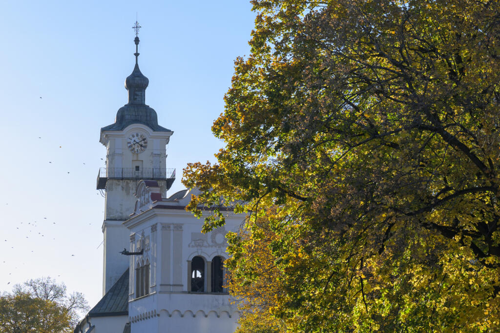 Na snímke veža Kostola svätého Juraja v jeseni v Spišskej Sobote 17. októbra 2024. FOTO TASR - Veronika Mihaliková