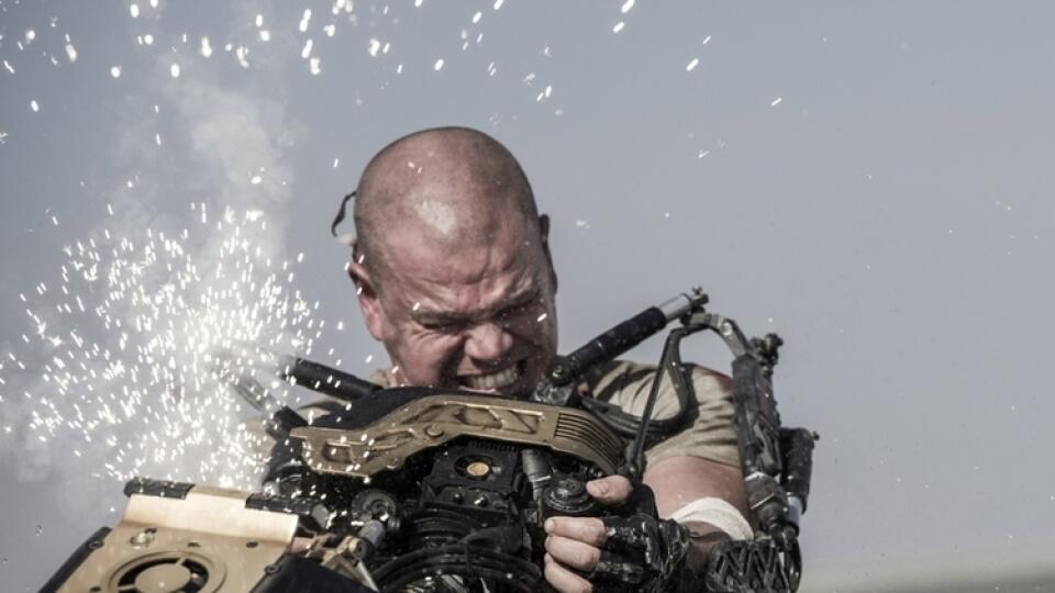 Matt Damon vo filme Elysium.