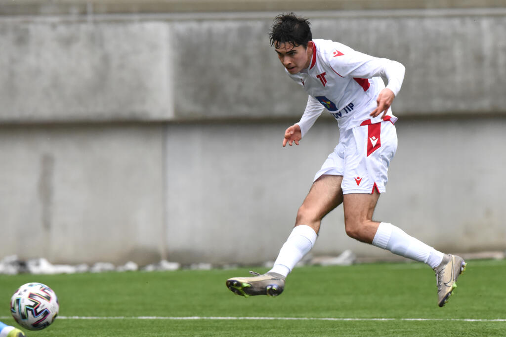 Na snímke17-ročný syn hokejistu Pavla Demitru a útočník AS Trenčín Lucas Demitra v prípravnom zápase AS Trenčín - MŠK Púchov 30. januára 2021 v Trenčíne.