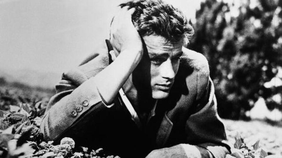 American actor James Dean (1931 - 1955) lies in the dirt with his head leaning on his hand, 1950s. (Photo by Hulton Archive/Getty Images)