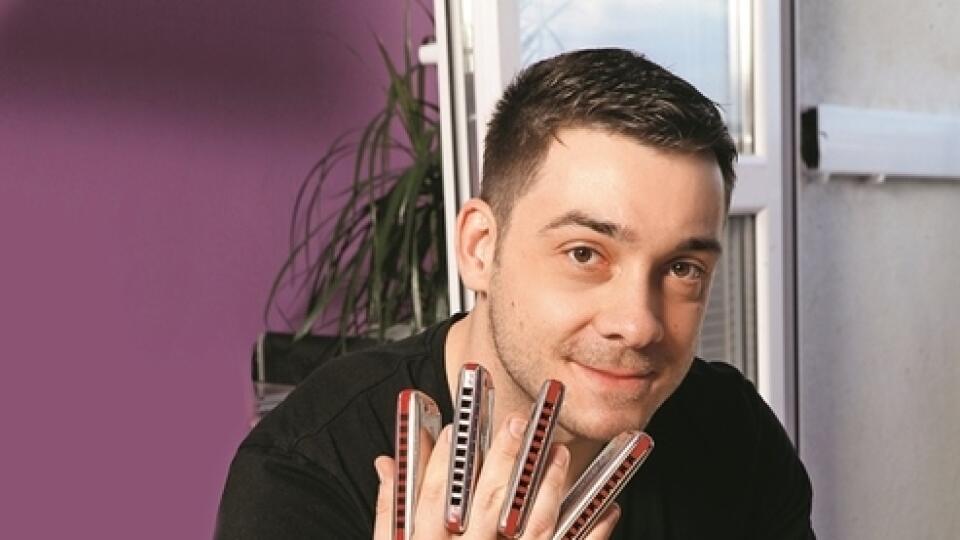 Pavol Plevčík a časť z jeho úctyhodnej zbierky.