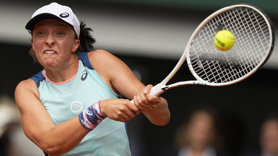 Poľská tenistka Iga Swiateková naďalej vedie rebríček WTA. Post svetovej jednotky si upevnila vďaka triumfu na grandslamovom turnaji Roland Garros.