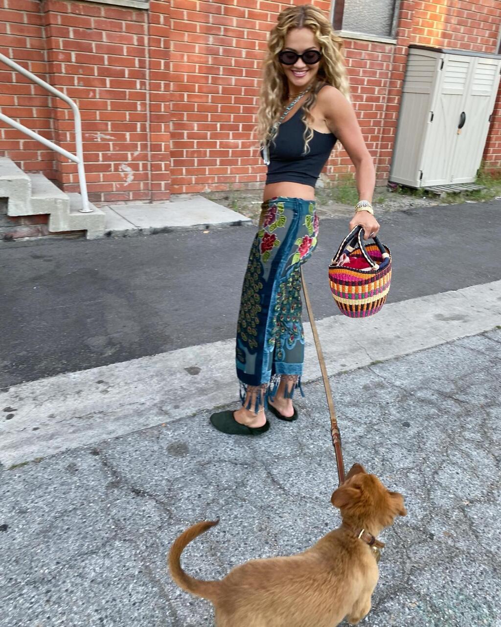 Rita Ora s novým psíkom.