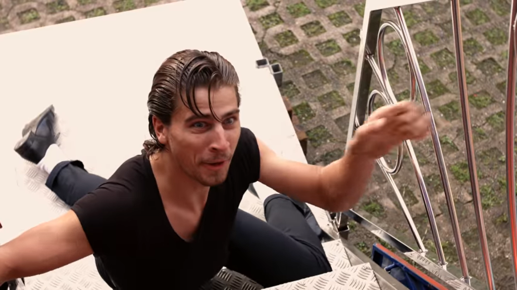Peter Sagan sa pred Katkou pred 7. rokmi doslova plazil. A to nielen vo videoklipe, ale aj v realite. Všetkému je ale koniec. Šoumen z neho ale bol vždy a Dannyho stvárnil fantasticky.