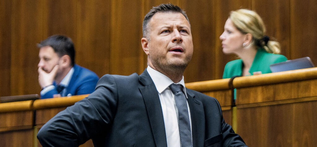 SR NRSR schôdza rokovanie BAX