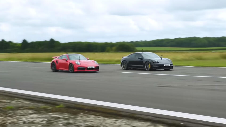 Porsche 911 Turbo S vs. Taycan Turbo S.