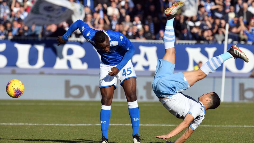 Mario Balotelli skóroval za Bresciu proti Laziu Rím.