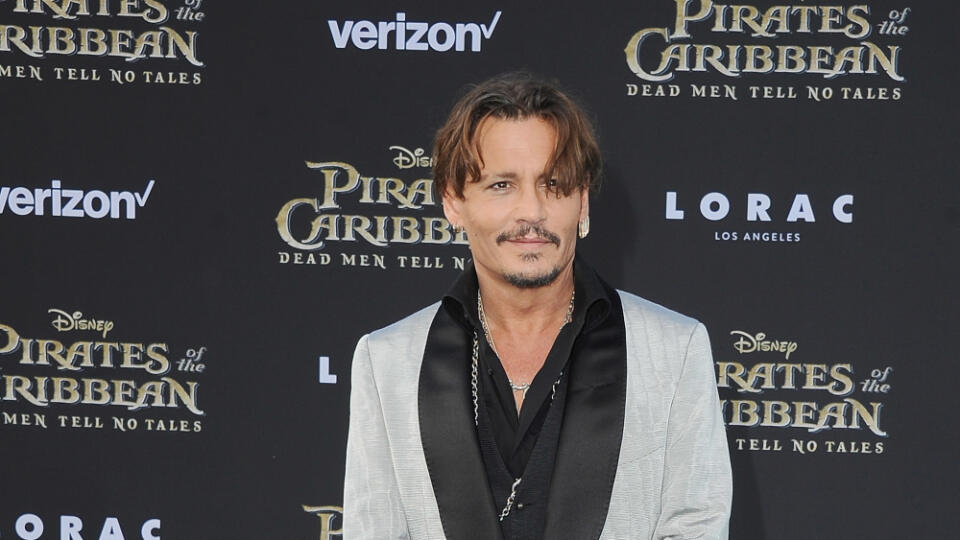 Hollywoodsky herec a hudobník Johnny Depp desí svojich fanúšikov.