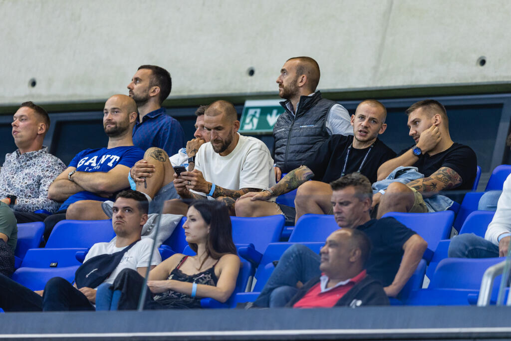 Na snímke Vladimír Weiss mladší v hľadisku počas zápasu F skupiny Európskej konferenčnej ligy medzi ŠK Slovan Bratislava a FC Kodaň.