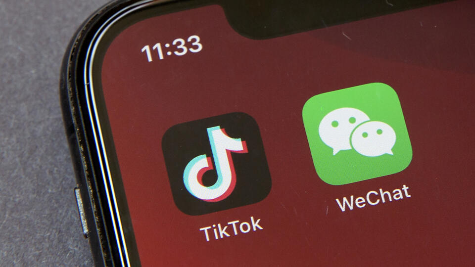 KK17 Peking - Na snímke ikony aplikácií TikTok a WeChat na mobile 7. augusta 2020 v Pekingu. Americký prezident Donald Trump vo štvrtok (6. 8.) nariadil rozsiahle reštrikcie proti pôsobeniu čínskych sociálnych médií v USA. Trumpove nariadenia zakazujú čínskym spoločnostiam ByteDance, ktorá vlastní aplikáciu na zdieľanie videa TikTok, a Tencent, prevádzkovateľovi aplikácie WeChat, vykonávať transakcie v USA. Tento krok povedie k eskalácii napätia medzi Washingtonom a Pekingom. FOTO TASR/AP
Icons