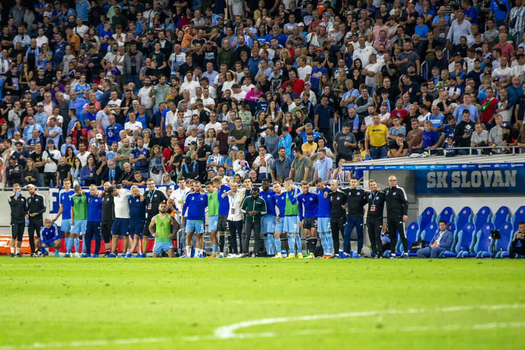 Futbalisti ŠK Slovan Bratislava prehrali s gréckym Olympiakosom Pireus v jedenástkovom rozostrele po remíze 2:2 v odvetnom zápase 3. predkola Európskej ligy.