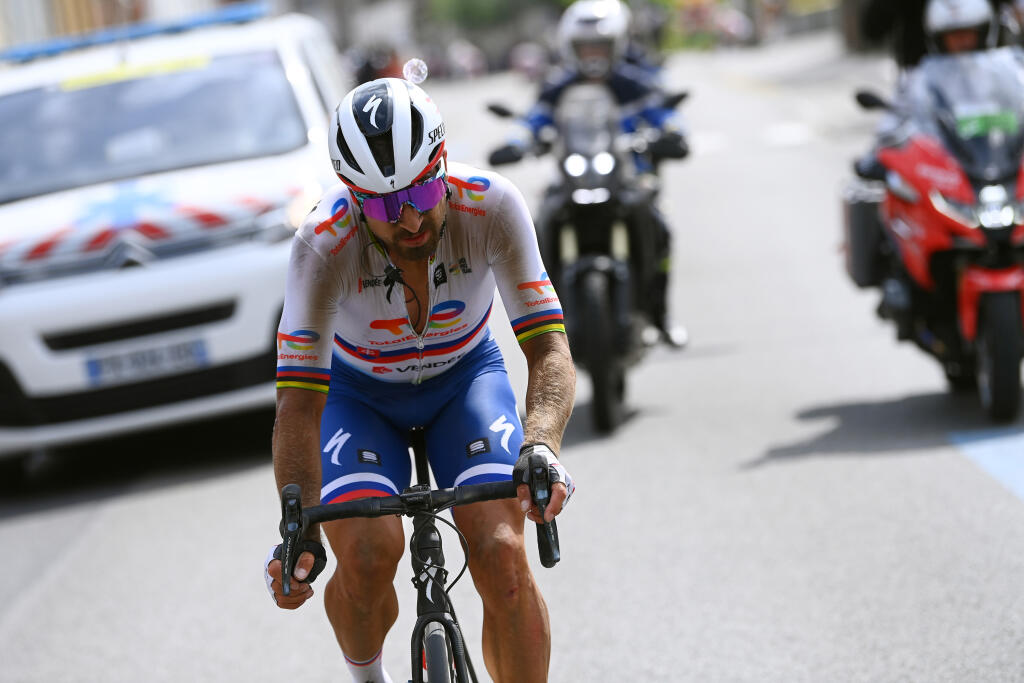 Na cyklistov čakalo jedenásť úsekov s kockami, ktoré ich v 5. etape poriadne vyčerpali a preverili. Sagan navyše zažil tvrdý pád, ktorý mu na pohode nepridal. Do cieľa prišiel poriadne zafúľaný.